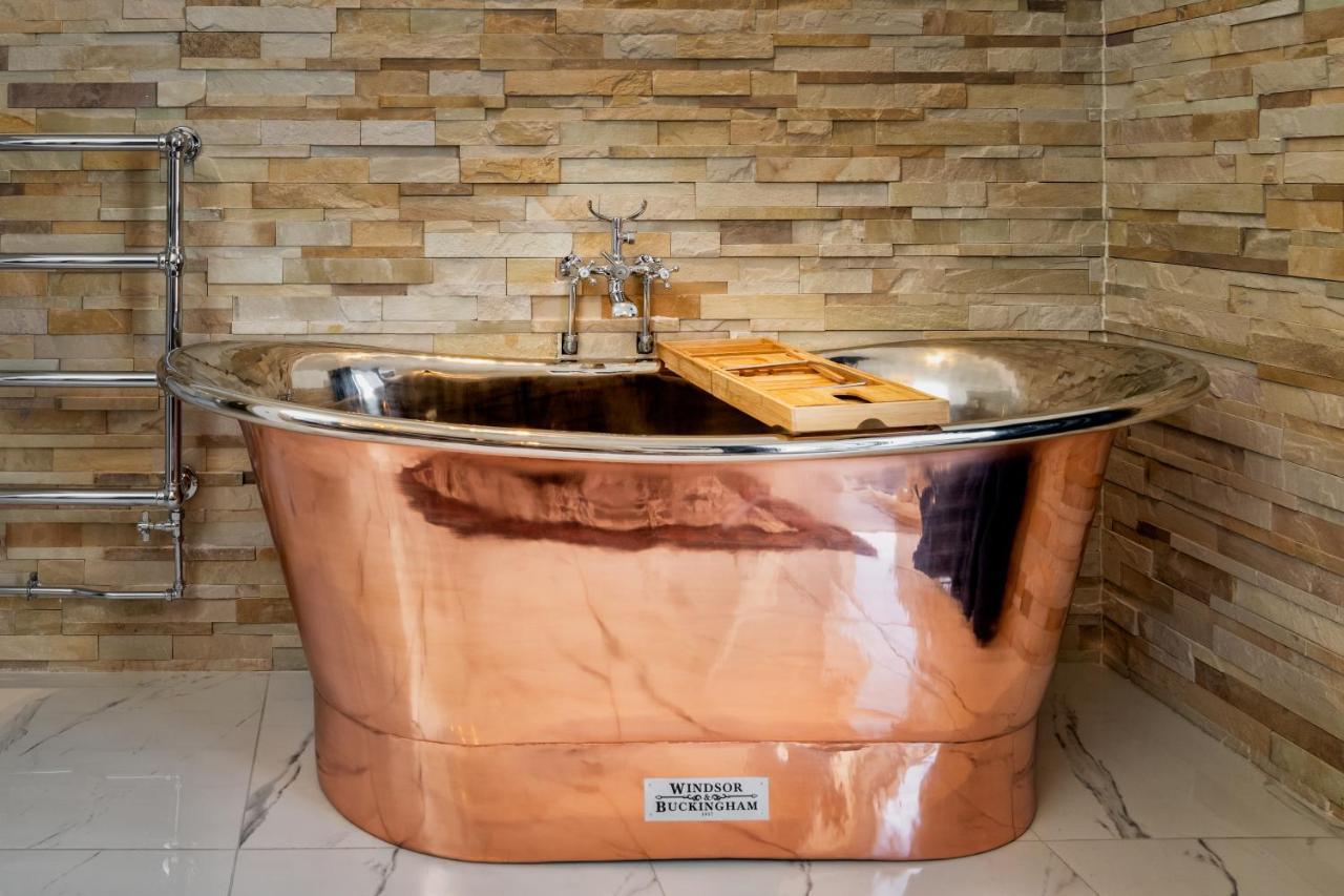 Relax In Super Size Copper Tub - 2 Bedroom Villa إينفيرنيس المظهر الخارجي الصورة
