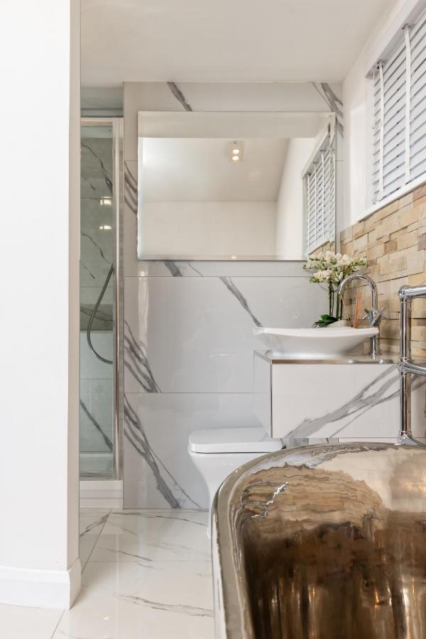 Relax In Super Size Copper Tub - 2 Bedroom Villa إينفيرنيس المظهر الخارجي الصورة
